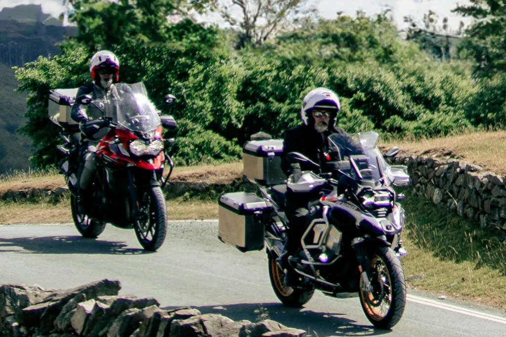 Gemeinsam unterwegs – Kommunikation beim Motorradfahren