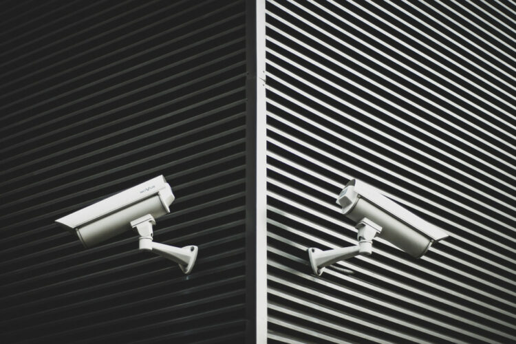 Sicherheit für die Werkstatt durch Alarmanlagen, Überwachungskameras & Co.