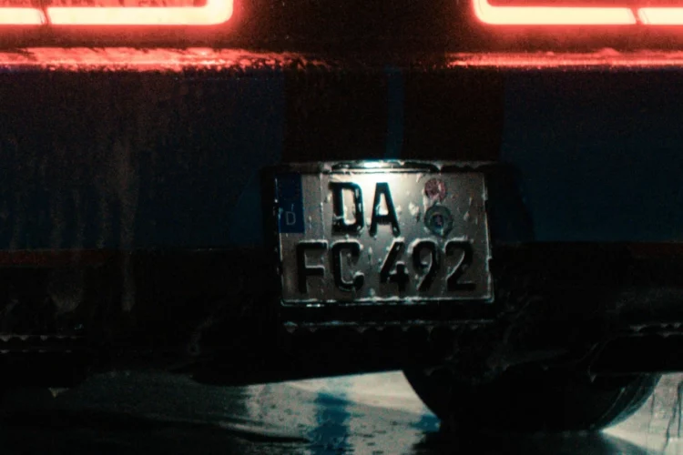 Von Saison- bis zu Oldtimerkennzeichen: Wie wichtig ist eigentlich das Nummernschild?