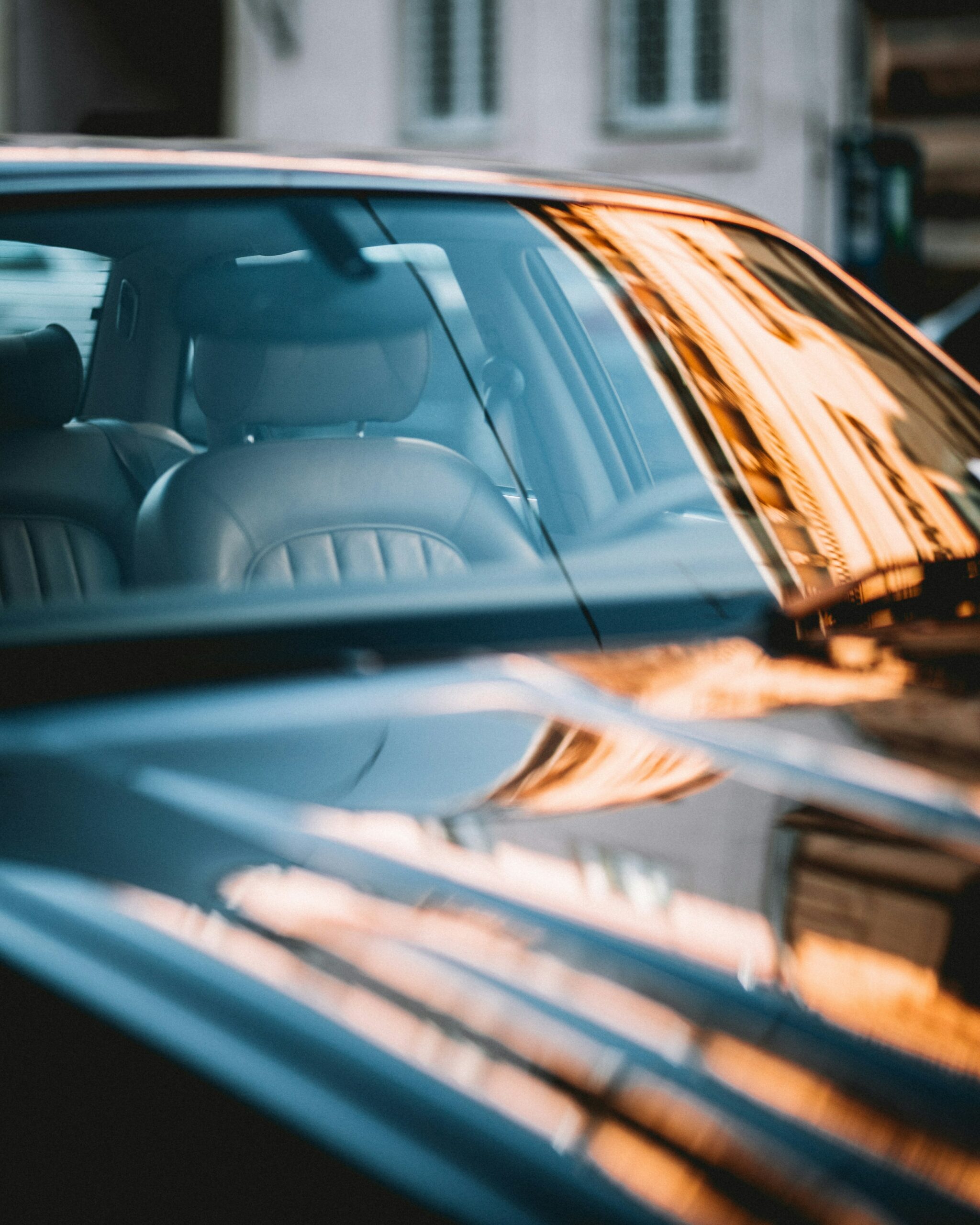 Schnelle Hilfe bei Steinschlag im Autoglas: Was Sie jetzt tun müssen